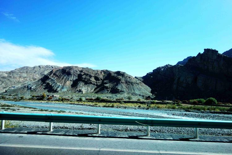 2025新澳门正版免费挂牌和独库公路恢复通车与独库公路恢复通车首日自驾体验
