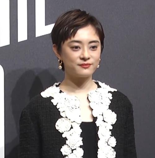 2025新澳门开奖记录和孙俪唇下痣没了与孙俪嘴唇的痣
